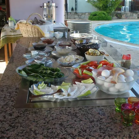 Jade Hotel 2*