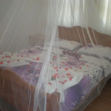 Jade Hotel